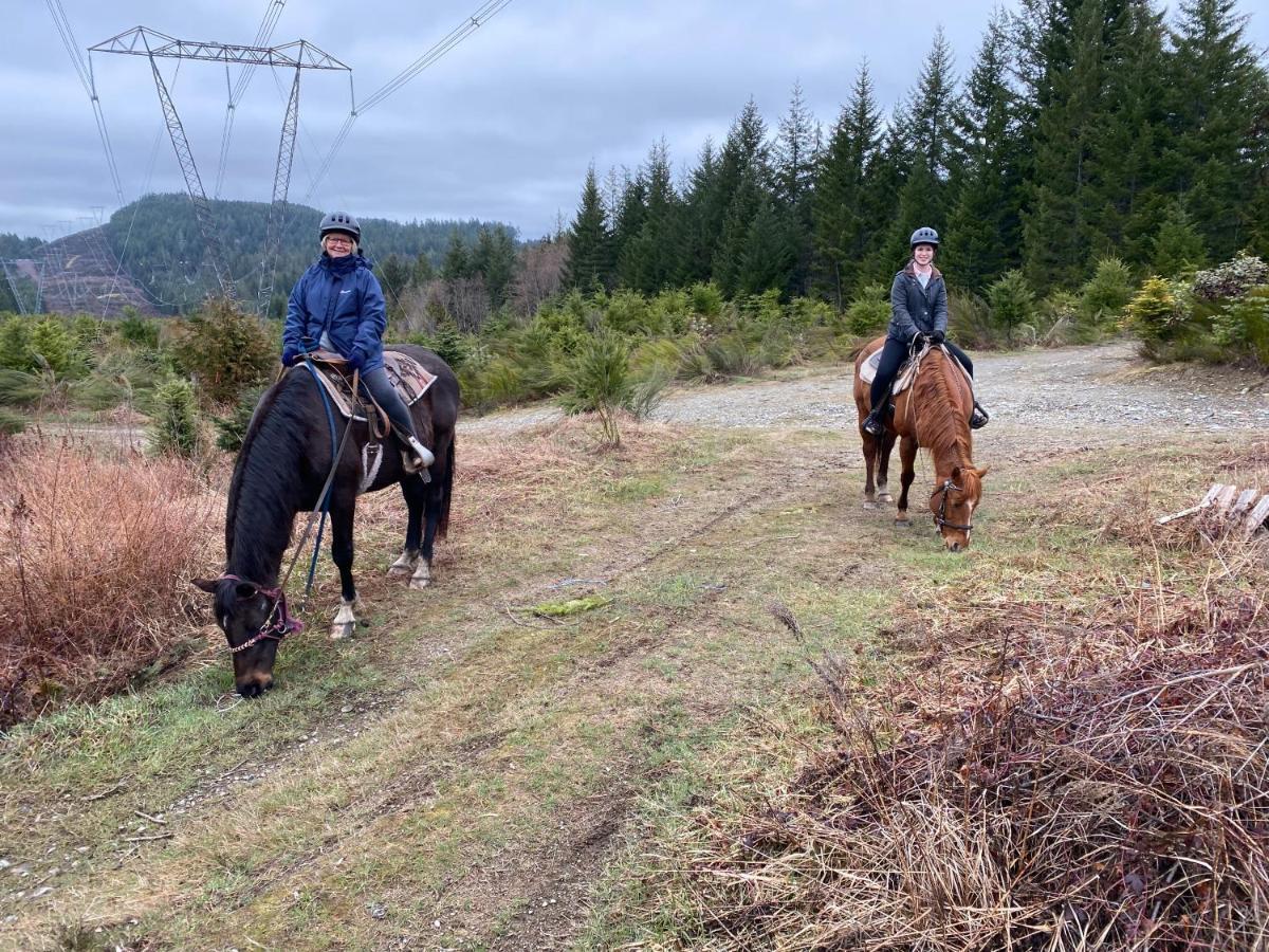 Вилла Maple Heart Ranch Shawnigan Lake Экстерьер фото